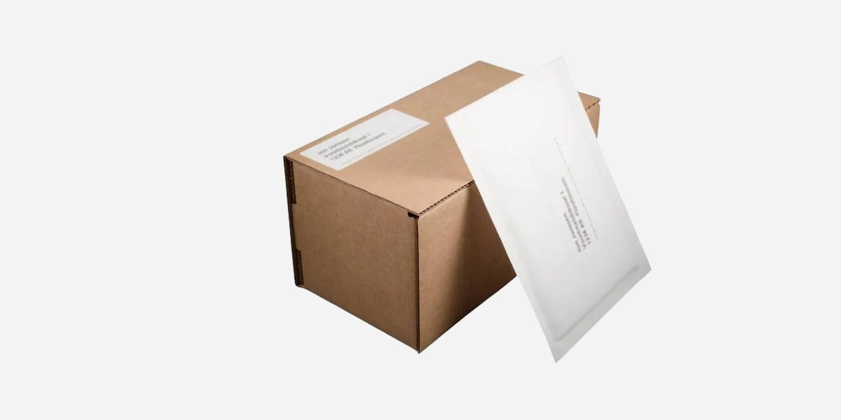 Voorbeeld van een discreet en neutraal verpakt pakket